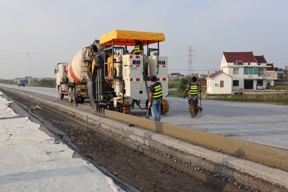 Construction of Canal Concrete Sliding Form Paver